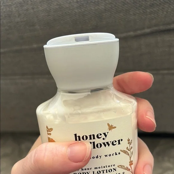 Bath & Body Works Honey Wildflower Lotion - Floral Design - Picture 4 of 4